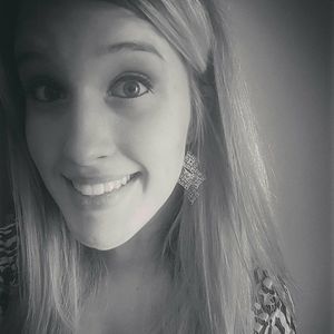 Meet your Posher, Kayla